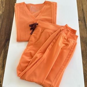 FIGS Papaya scrub set